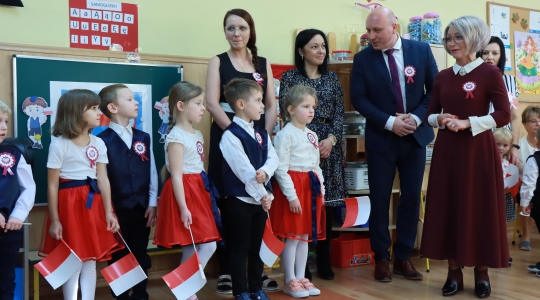 Zdjęcie 49 - Uroczyste obchody Narodowego Święta Niepodległości w Przedszkolu Miejskim nr 1