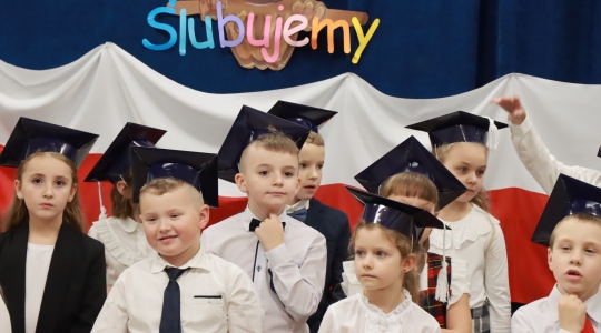 Zdjęcie 3 - Ślubowanie pierwszoklasistów w Szkole Podstawowej nr 3