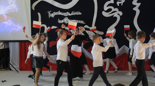 Zdjęcie 27 - Obchody Narodowego Święta Niepodległości w Szkole Podstawowej nr 2