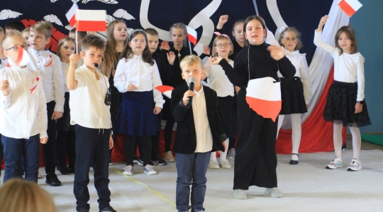 Zdjęcie 38 - Obchody Narodowego Święta Niepodległości w Szkole Podstawowej nr 2
