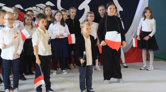 Zdjęcie 39 - Obchody Narodowego Święta Niepodległości w Szkole Podstawowej nr 2