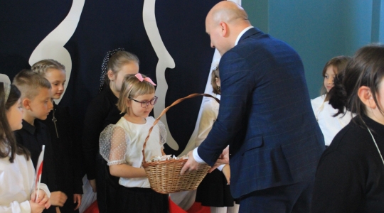 Zdjęcie 47 - Obchody Narodowego Święta Niepodległości w Szkole Podstawowej nr 2