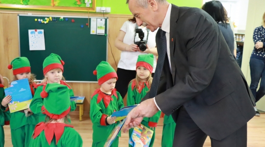 Zdjęcie 49 - Pasowanie na przedszkolaka w Przedszkolu Miejskim nr 1