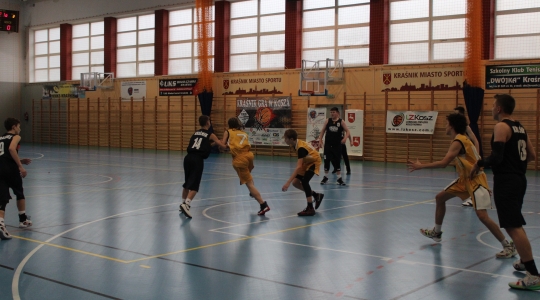 Zdjęcie 8 - Rozgrywki U 15 UKS Biało - Czarni
