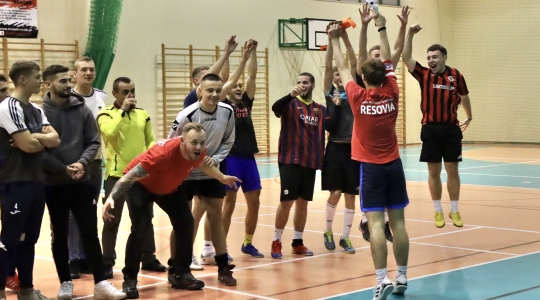 Zdjęcie 112 - Monster Team zwycięzcą II Nocnego Turnieju Halowego w Piłkę Nożną