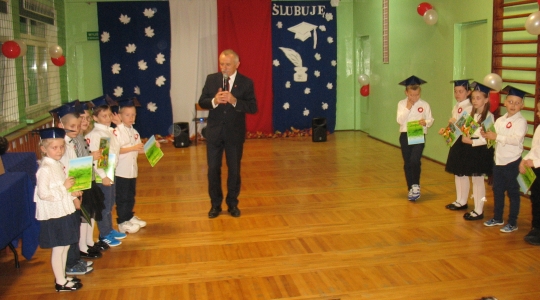 Zdjęcie 11 - Ślubowanie klas I w Szkole Podstawowej nr 4