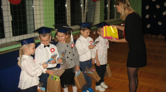 Zdjęcie 14 - Ślubowanie klas I w Szkole Podstawowej nr 4