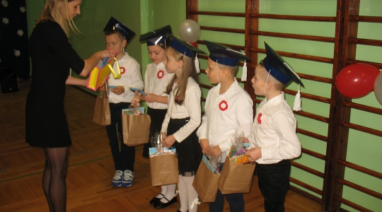 Zdjęcie 15 - Ślubowanie klas I w Szkole Podstawowej nr 4