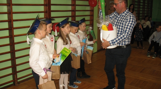 Zdjęcie 16 - Ślubowanie klas I w Szkole Podstawowej nr 4