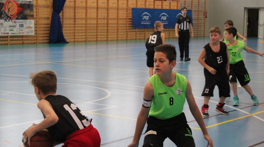 Zdjęcie 3 - Inauguracja Koszykarskich rozgrywek w kategorii ,,U 12 M  Młodzik Młodszy’’ w Kraśniku