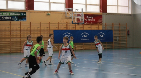 Zdjęcie 8 - Inauguracja Koszykarskich rozgrywek w kategorii ,,U 12 M  Młodzik Młodszy’’ w Kraśniku