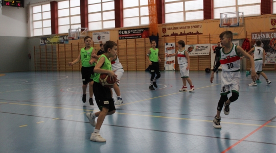 Zdjęcie 9 - Inauguracja Koszykarskich rozgrywek w kategorii ,,U 12 M  Młodzik Młodszy’’ w Kraśniku