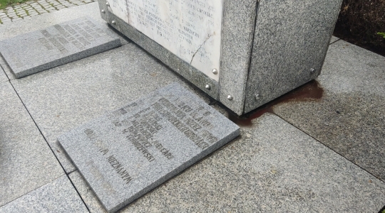 Zdjęcie 4 - Renowacja pomnika 24 Pułku Ułanów znajdującego się na terenie Kościoła parafialnego pw. WNMP