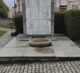 Renowacja pomnika 24 Pułku Ułanów znajdującego się na terenie Kościoła parafialnego pw. WNMP