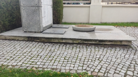 Zdjęcie 5 - Renowacja pomnika 24 Pułku Ułanów znajdującego się na terenie Kościoła parafialnego pw. WNMP
