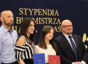 Zdjęcie 1 - Stypendia naukowe i artystyczne Burmistrza Miasta Kraśnik za rok szkolny 2021/2022 cz. 1
