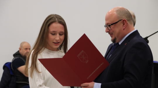 Zdjęcie 6 - Stypendia naukowe i artystyczne Burmistrza Miasta Kraśnik za rok szkolny 2021/2022 cz. 1