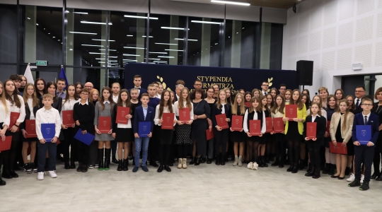 Zdjęcie 7 - Stypendia naukowe i artystyczne Burmistrza Miasta Kraśnik za rok szkolny 2021/2022 cz. 1
