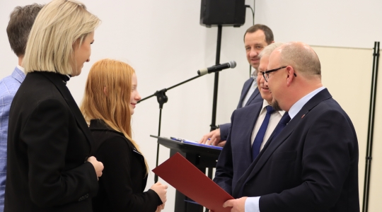 Zdjęcie 36 - Stypendia naukowe i artystyczne Burmistrza Miasta Kraśnik za rok szkolny 2021/2022 cz. 1