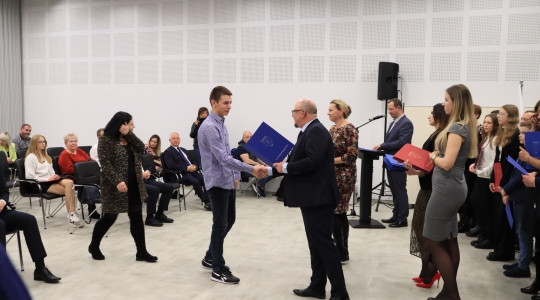 Zdjęcie 43 - Stypendia naukowe i artystyczne Burmistrza Miasta Kraśnik za rok szkolny 2021/2022 cz. 1