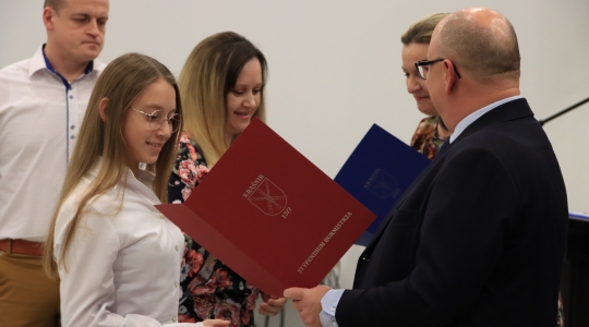Zdjęcie 45 - Stypendia naukowe i artystyczne Burmistrza Miasta Kraśnik za rok szkolny 2021/2022 cz. 1