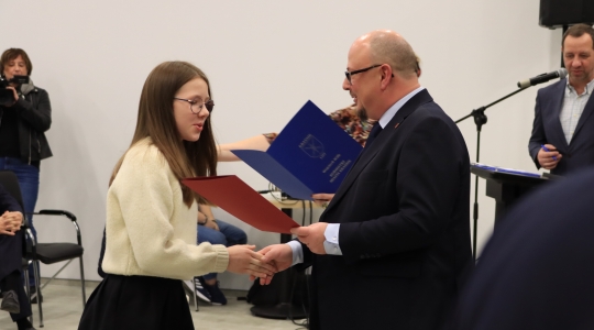 Zdjęcie 46 - Stypendia naukowe i artystyczne Burmistrza Miasta Kraśnik za rok szkolny 2021/2022 cz. 1