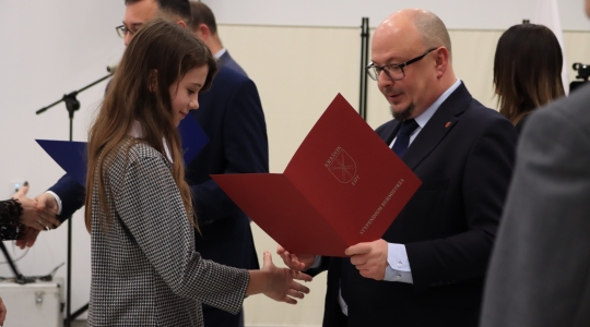 Zdjęcie 62 - Stypendia naukowe i artystyczne Burmistrza Miasta Kraśnik za rok szkolny 2021/2022 cz. 1