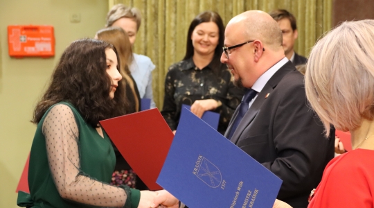 Zdjęcie 37 - Stypendia naukowe i artystyczne Burmistrza Miasta Kraśnik za rok szkolny 2021/2022 cz. 2
