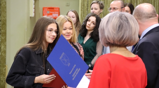 Zdjęcie 38 - Stypendia naukowe i artystyczne Burmistrza Miasta Kraśnik za rok szkolny 2021/2022 cz. 2