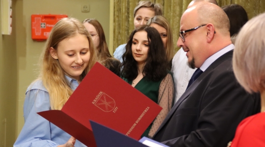 Zdjęcie 39 - Stypendia naukowe i artystyczne Burmistrza Miasta Kraśnik za rok szkolny 2021/2022 cz. 2