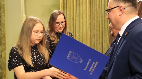 Zdjęcie 88 - Stypendia naukowe i artystyczne Burmistrza Miasta Kraśnik za rok szkolny 2021/2022 cz. 2