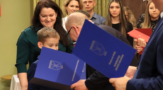 Zdjęcie 99 - Stypendia naukowe i artystyczne Burmistrza Miasta Kraśnik za rok szkolny 2021/2022 cz. 2