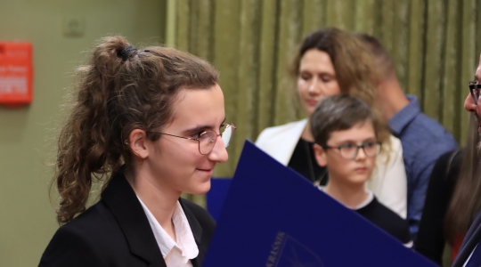 Zdjęcie 100 - Stypendia naukowe i artystyczne Burmistrza Miasta Kraśnik za rok szkolny 2021/2022 cz. 2