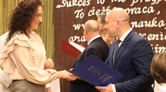 Zdjęcie 107 - Stypendia naukowe i artystyczne Burmistrza Miasta Kraśnik za rok szkolny 2021/2022 cz. 2