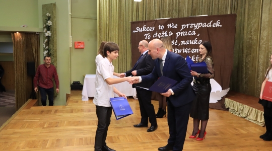 Zdjęcie 119 - Stypendia naukowe i artystyczne Burmistrza Miasta Kraśnik za rok szkolny 2021/2022 cz. 2
