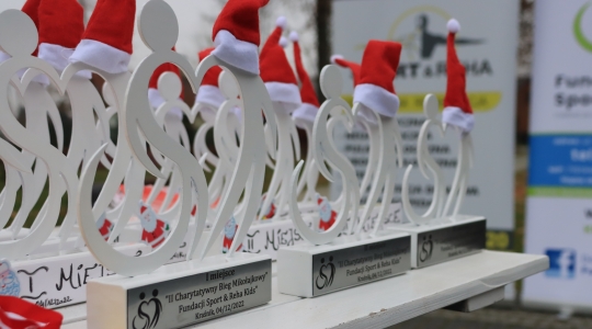 Zdjęcie 11 - II Charytatywny Bieg Mikołajkowy Fundacji Sport&Reha Kids