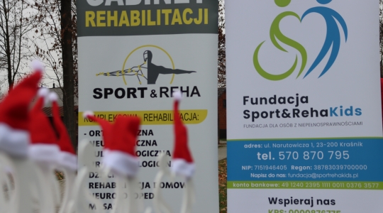 Zdjęcie 12 - II Charytatywny Bieg Mikołajkowy Fundacji Sport&Reha Kids