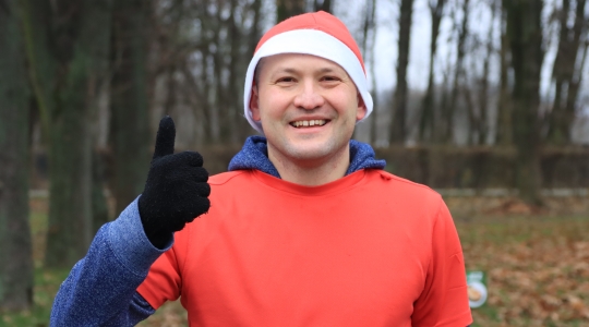 Zdjęcie 18 - II Charytatywny Bieg Mikołajkowy Fundacji Sport&Reha Kids