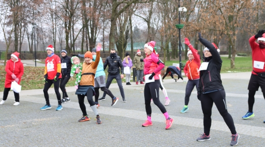 Zdjęcie 49 - II Charytatywny Bieg Mikołajkowy Fundacji Sport&Reha Kids