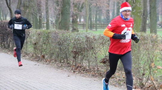 Zdjęcie 73 - II Charytatywny Bieg Mikołajkowy Fundacji Sport&Reha Kids