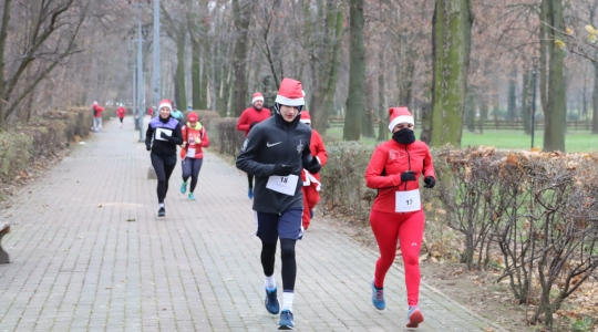Zdjęcie 80 - II Charytatywny Bieg Mikołajkowy Fundacji Sport&Reha Kids