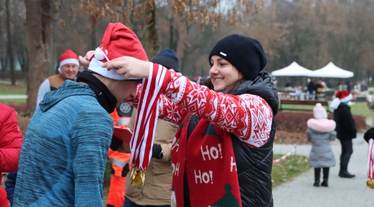 Zdjęcie 108 - II Charytatywny Bieg Mikołajkowy Fundacji Sport&Reha Kids