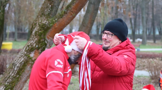 Zdjęcie 110 - II Charytatywny Bieg Mikołajkowy Fundacji Sport&Reha Kids