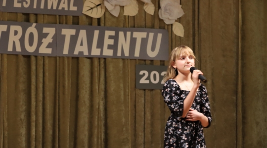 Zdjęcie 65 - Festiwal Twórczości "Stróż Talentu" 2022/23 w Szkole Podstawowej nr 5 w Kraśniku