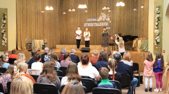 Zdjęcie 78 - Festiwal Twórczości "Stróż Talentu" 2022/23 w Szkole Podstawowej nr 5 w Kraśniku