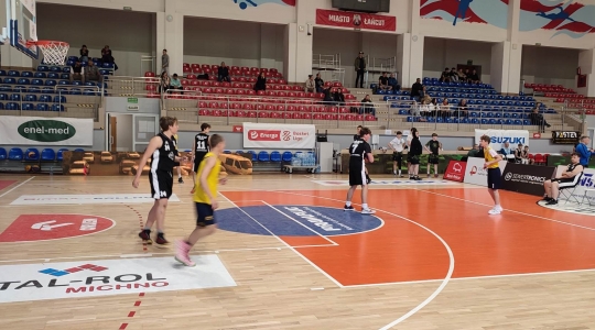 Zdjęcie 7 - Turniej strefowy młodzieżowych Mistrzostw Polski w koszykówce 3x3