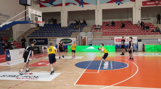Zdjęcie 13 - Turniej strefowy młodzieżowych Mistrzostw Polski w koszykówce 3x3