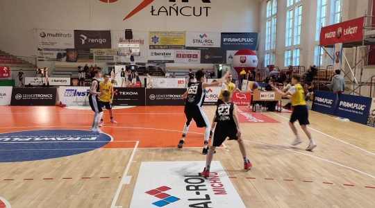 Zdjęcie 16 - Turniej strefowy młodzieżowych Mistrzostw Polski w koszykówce 3x3