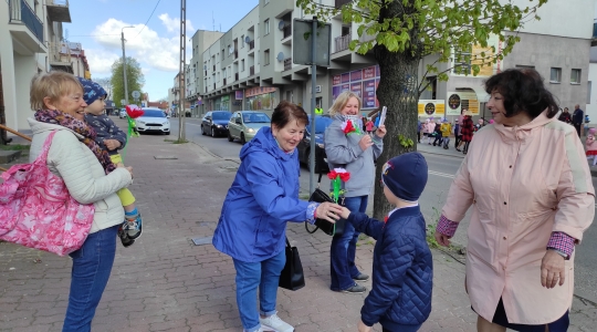 Zdjęcie 9 - Przemarsz patriotyczny przedszkolaków z Przedszkola Miejskiego Nr 7