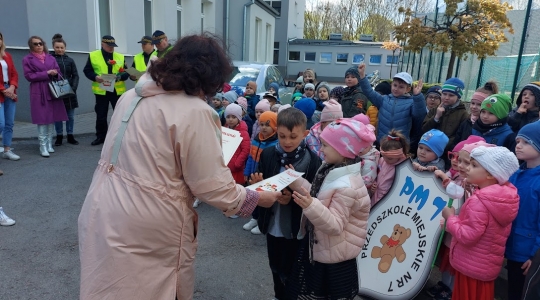 Zdjęcie 15 - Przemarsz patriotyczny przedszkolaków z Przedszkola Miejskiego Nr 7
